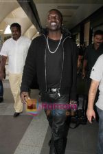 Akon Arrives in Mumbai to record for Ra.One in Mumbai Airport on 7th Dec 2010 (9).jpg